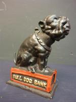 Tirelire mécanique en fonte laquée "BULL DOG BANK" représentant un...