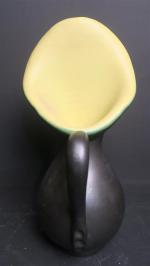 Pol CHAMBOST (1906-1983) - Vase asymétrique, modèle 837 en forme...