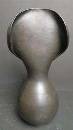 Pol CHAMBOST (1906-1983) - Vase asymétrique, modèle 837 en forme...