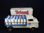 Triang - Milk Lorry, Camion laitier en tôle peinte, jouet...