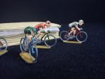 Cofalu ?, lot de 5 cyclistes caricaturals avant guerre en aluminium...
