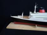 Maquette de bateau (navire de croisière) en matériau composite. Le...