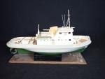 Maquette de bateau (chalutier)  en matériau composite "Côte d'émeraude,...