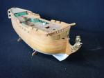 Maquette artisanale de navire en bois et matériau composite. Dimensions...