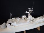 Maquette artisanale de croiseur en bois et matériau composite. Dimensions...