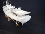 Maquette artisanale de croiseur en bois et matériau composite. Dimensions...