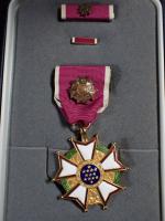 États-Unis Légion of Merit. Doré, émail, ruban, avec ruban de...