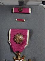 États-Unis Légion of Merit. Doré, émail, ruban, avec ruban de...