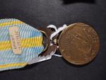 France Médaille d'Orient. Bronze, ruban. On joint un insigne de...