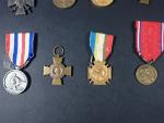 France Lot de 10 décorations, dont Croix de guerre, Commémorative,...