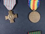 France Lot de 10 décorations, dont Croix de guerre, Commémorative,...