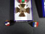 France Lot de 7 décorations, dont Médaille militaire, Croix de...