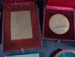 France Lot de 14 (env.) médailles de table, en bronze,...