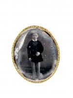 Daguerréotype d'Henri Folet, Septembre 1849, petit médaillon 6,5x7,5cm. Un garçonnet...
