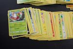 Cartes Pokemon 
Contenu : Ensemble d'environ 600 cartes rares/uncos/communes dont Pharamp,...