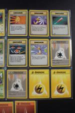 Carte Pokemon 
Contenu : Ensemble d'environ 32 cartes communes, uncos et...