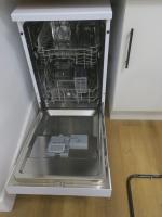 Lave-vaisselle Schneider blanc la45, lot judiciaire, Mise à prix 60