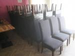 Série de 33 chaises skai noir habillées housse noire Lot...