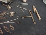 Intéressant lot de petits outils divers dont paire de ciseaux,...