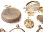 HORLOGERIE - Ensemble d'accessoires de montres dont boitiers, parties de...