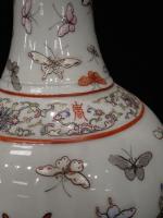 ASIE - Important vase en céramique émaillée à décor de...