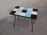 Table basse années 60/70, plateau à carreaux de céramique multicolores,...