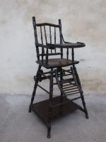 Chaise haute en bois noirci Napoléon III, assise cannée. H....