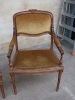Paire de fauteuils de style Louis XVI, dossier bandeau à...
