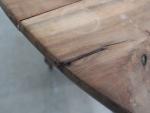 Table à volet en bois mouluré, reposant sur quatre pieds...