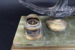 Pendulette et baromètre anéroïde de bureau en bronze en forme...