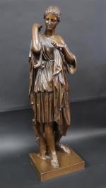 F. BARBEDIENNE Fondeur, Diane de Gabies d'après Praxitèle. Bronze patiné,...