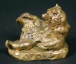 BARYE Antoine-Louis (1796-1875) : Ours assis n° 2. Bronze doré...