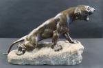 CARTIER Thomas (1879-1943) : Lionne rugissant. Bronze patiné sur socle...