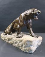 CARTIER Thomas (1879-1943) : Lionne rugissant. Bronze patiné sur socle...