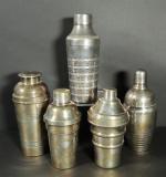 Ensemble de cinq shakers en métal argenté, vers 1940