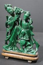 CHINE : Groupe en malachite sculpté représentant deux dames de...
