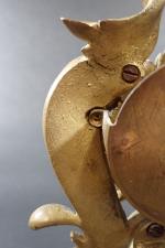 Porte-montre de style rocaille en bronze, surmonté d'un écureuil. Haut.:...