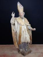 Saint Evêque bénissant : Importante statue à fort relief en...