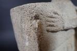 Fragment de Christ de Calvaire en pierre sculptée orné à...