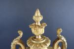 Importante pendule de style Régence en bronze doré à décor...