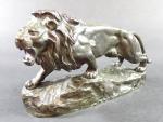DESCOMPS Jean-Bernard (1872-1948) : Lion rugissant. Bronze patiné signé. Haut.:...