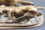 MENE Pierre-Jules (1810-1879) : Deux chiens à l'arrêt. Bronze signé....