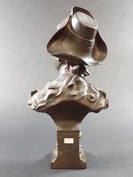NELSON Alphonse (1854-1919) : Buste d'élégante au chapeau. Bronze patiné...