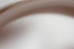 SEVRES : Tasse et sa sous-tasse en porcelaine à décor...