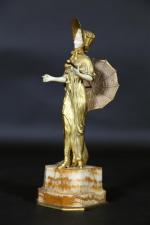 MARQUET René-Paul (1865-1939) : Elégante à l'ombrelle. Bronze doré chryséléphantin,...