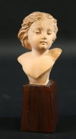 LE GULUCHE Joseph (1849-1915) : Buste de fillette sur socle...