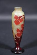 Etablissements GALLE (1904-1936) : Vase fuselé sur piédouche en verre...