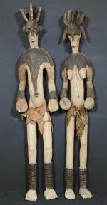 AFRIQUE : Couple : deux grands personnages en bois sculpté...