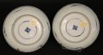 CHINE : Paire d'assiettes en porcelaine blanche en décorée en...