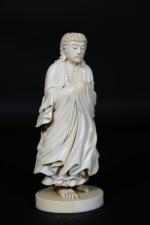 JAPON - Okimono en ivoire à patine jaune représentant Bouddha...